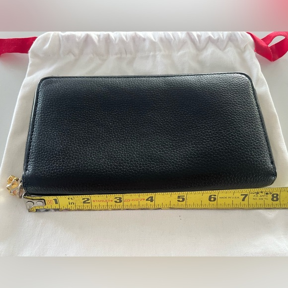 Alexander McQueen - Black Pebble
Leather Skull Zip-Around Oversized Wallet EUC - Picture 13 of 15